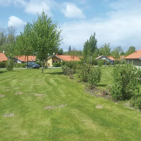 Five-bedroom Holiday In Gross Mohrdorf